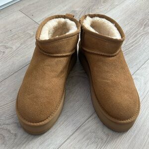 Classic Ultra Mini Women’s size 8 (40) in Chestnut